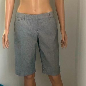 Express pin stripe capris….👕🧢🥿